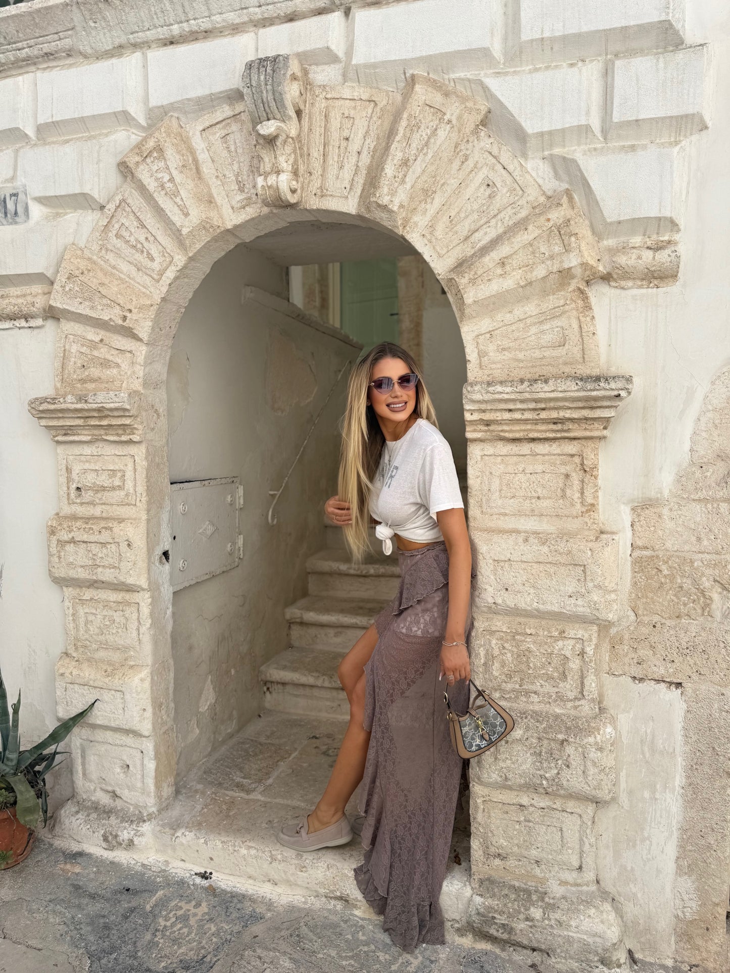 Пола Sirena – асиметрична дантелена пола с шлейф