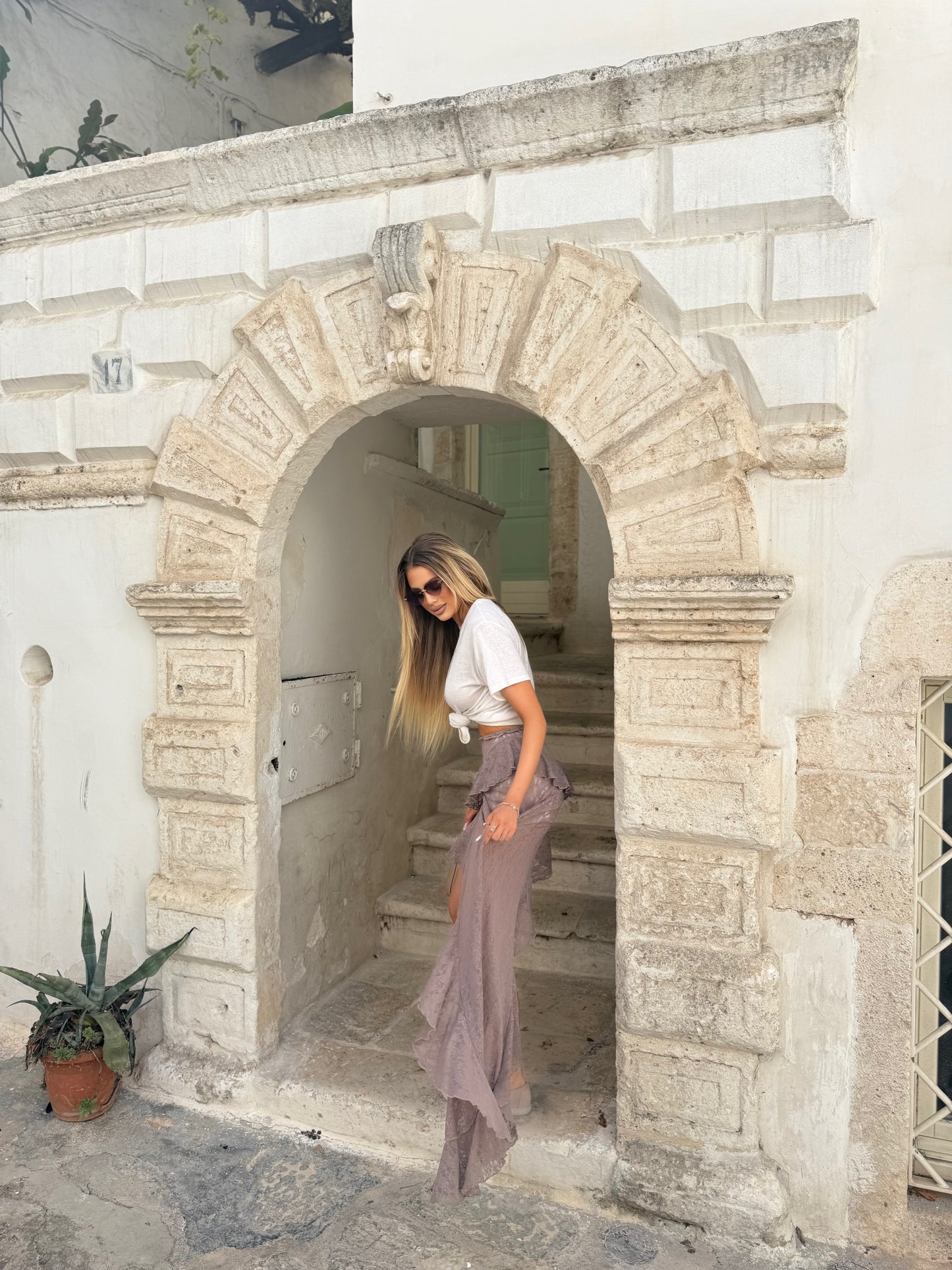 Пола Sirena – асиметрична дантелена пола с шлейф